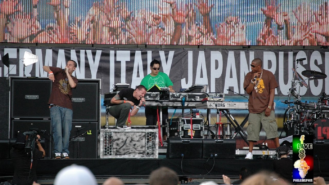 ライブ写真「8」 I am selling a signed AHBID Ultimate Edition and others related